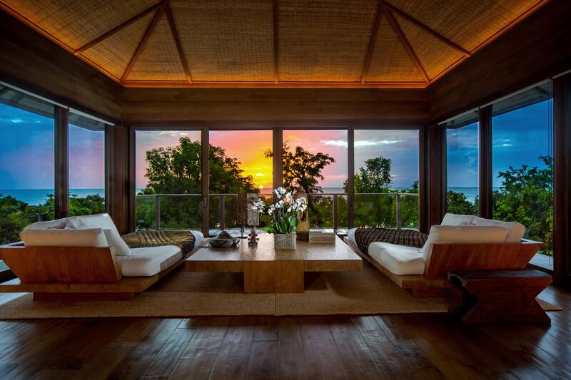 galleries/2014/11/29/omg-i-want-this-house-parrot-cay-turks-and-caicos-photos/141125-parrot-2_hriund