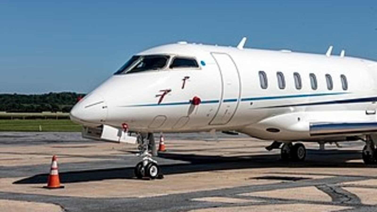 A Bombardier Challenger 300, the same aircraft Dana Hyde boarded before her death.