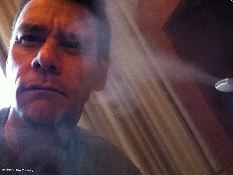 galleries/2011/05/12/celebrity-twitter-photos/twitpi513---carrey_azmy9u