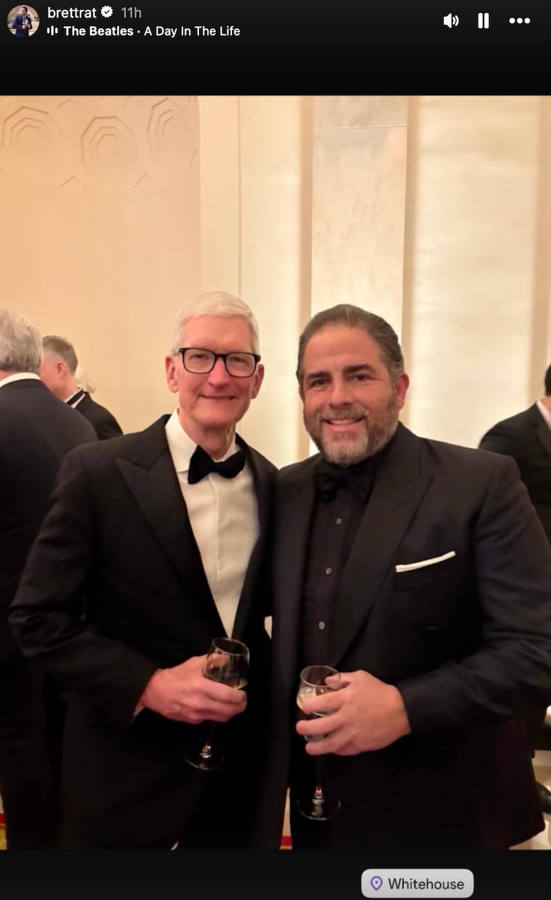 Brett Ratner posts a photo of himself with Tim Cook at the White House.