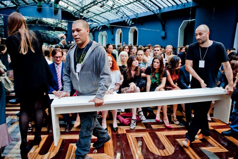 galleries/2011/10/06/backstage-paris-fashion-week-photos/backstage-paris-fashion-week-11_s9pk8f