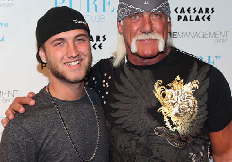 galleries/2012/07/07/worst-celebrity-tans-kim-kardashian-zac-efron-more-photos/celebrity-tans---hulk-hogan_z9bb0y