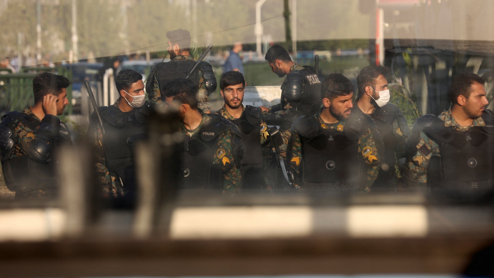 2022-10-03T190247Z_883438648_RC2STW9F1BMW_RTRMADP_3_IRAN-WOMEN_prtpw4