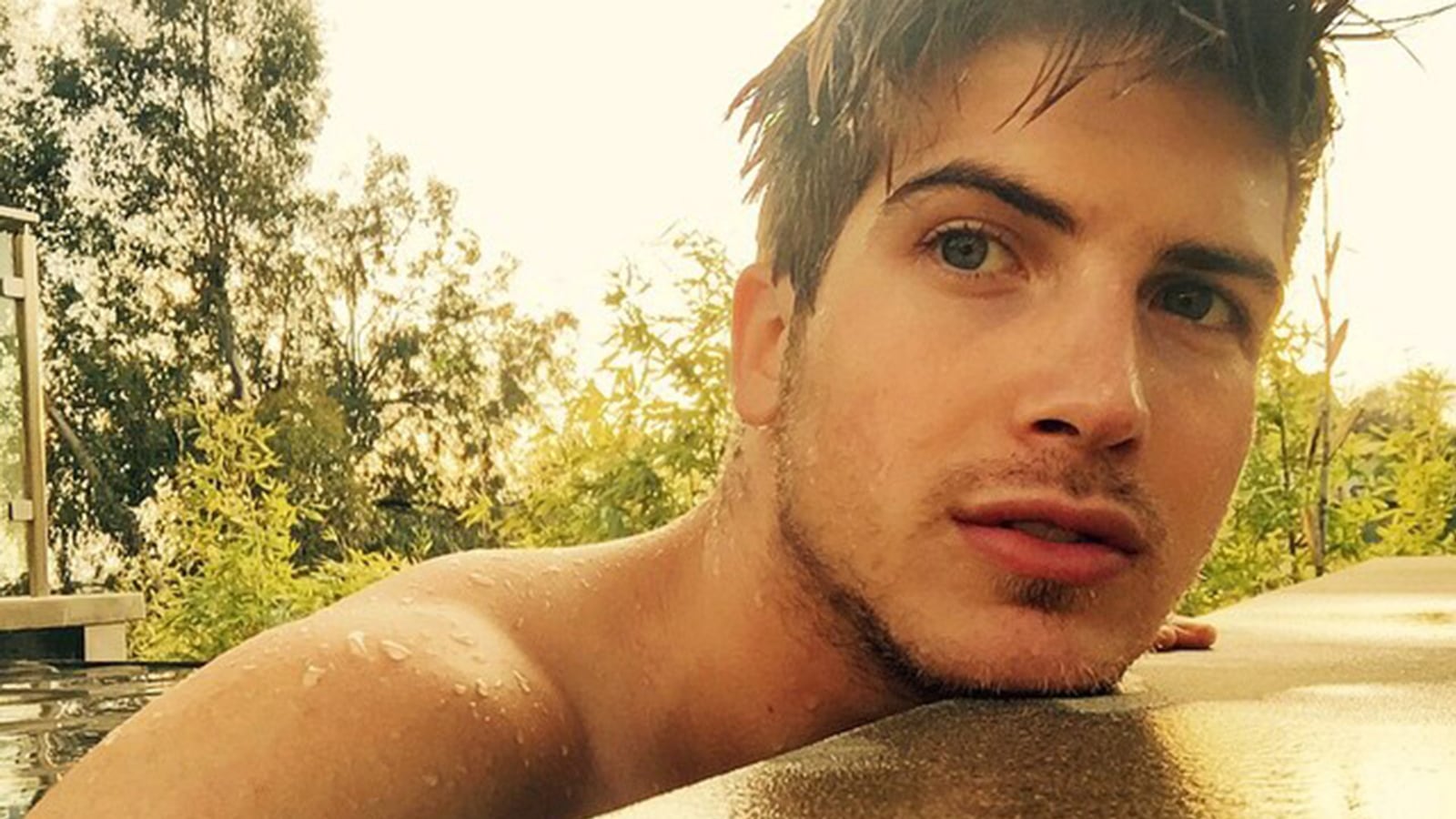 articles/2015/05/30/joey-graceffa-was-a-bullied-teen-who-took-to-youtube-and-became-a-star/150529-oconnor-graceffa-tease_gbfi9p