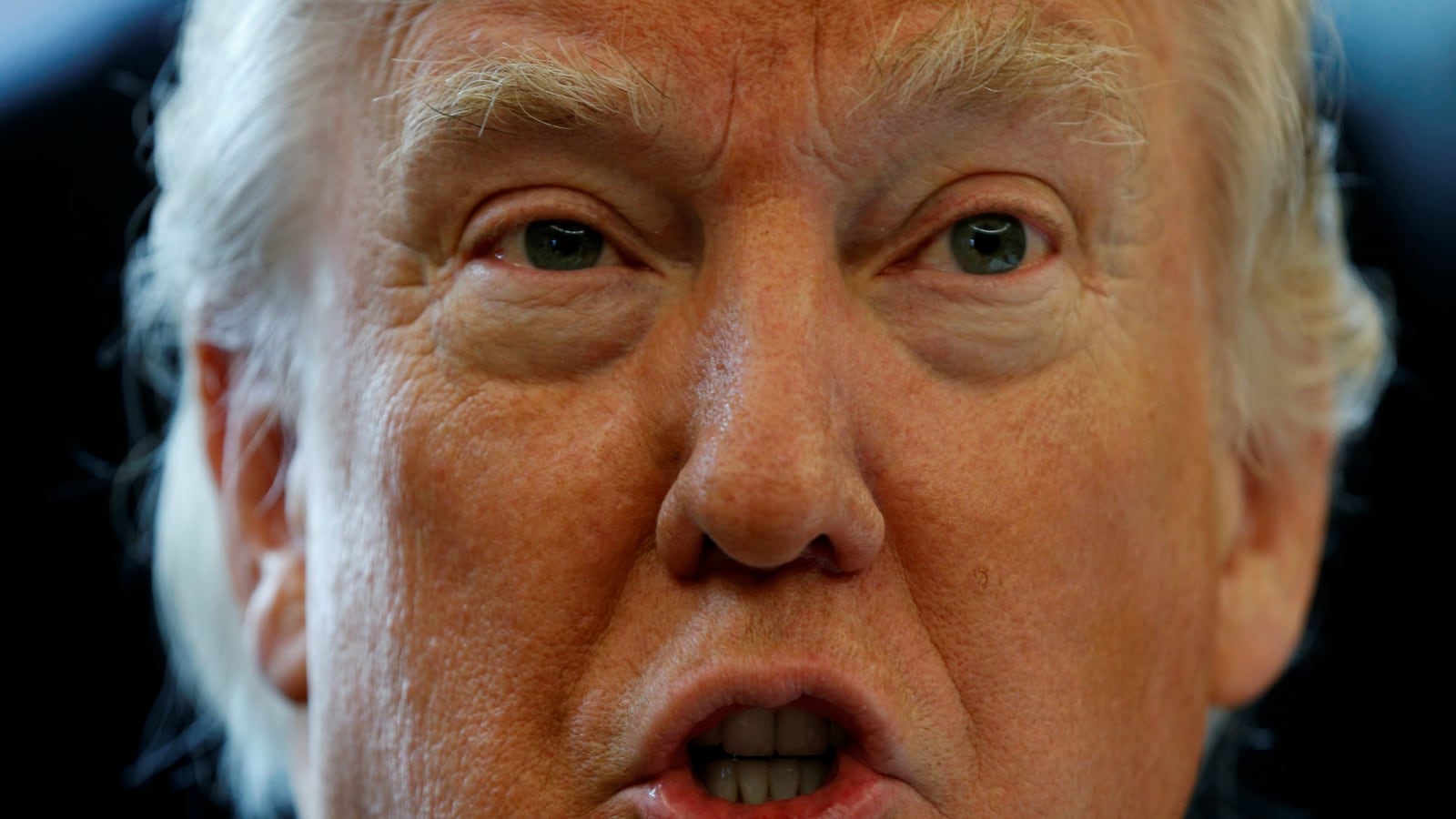 cheats/2017/01/25/trump-threatens-to-send-in-the-feds-to-chicago/170124-trump-chicago-carnage-cheat_aegppx