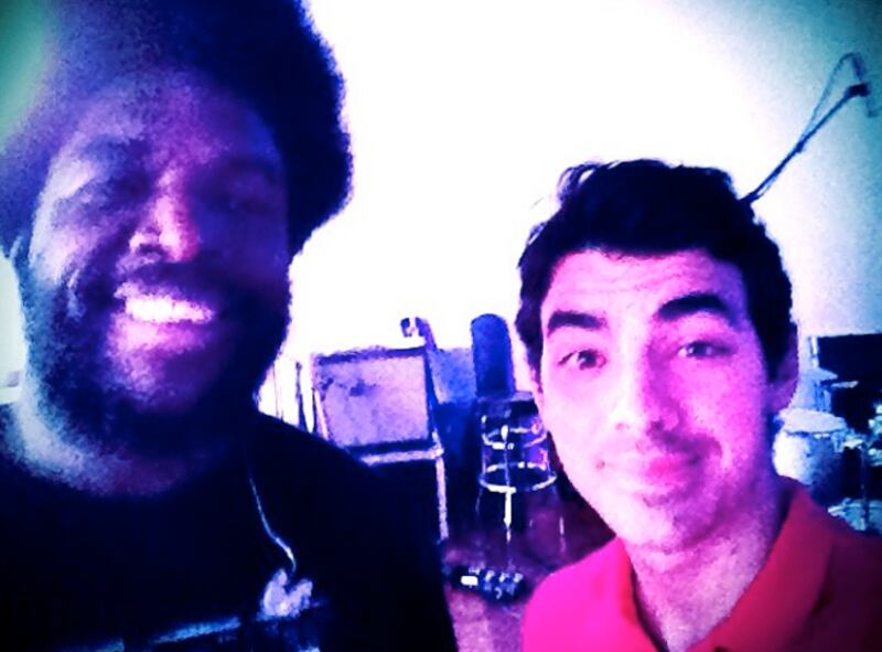 galleries/2012/07/08/kim-kardashian-stephen-colbert-more-celebrity-twitter-pictures-photos/twitpics-120706-jonas_ldewt0