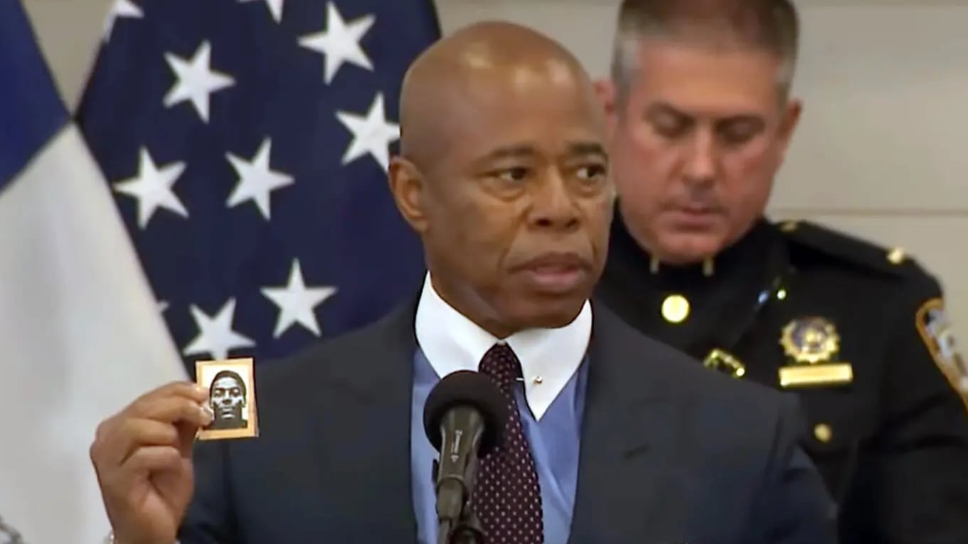 00adams-photo3-superJumbo_rifpje