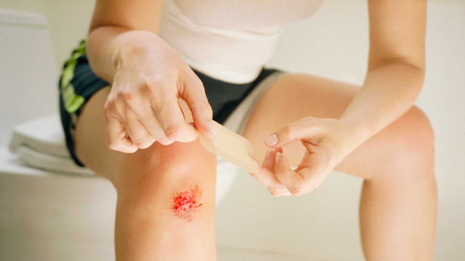 articles/2012/05/14/necrotizing-fasciitis-how-flesh-eating-bacteria-strikes/flesh-eating-disease-schwartz_hvauwp