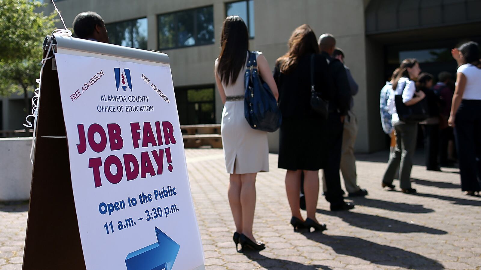 articles/2013/05/15/longer-benefits-keep-people-jobless-maybe-not/130515-unemployment-benefits-cnbc-tease_lmjyvw