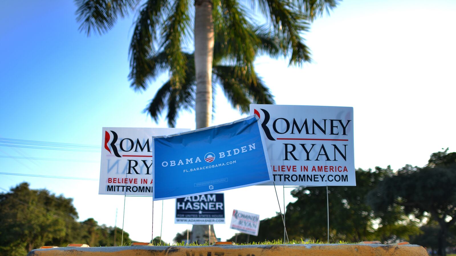 articles/2012/11/05/in-florida-romney-acolytes-knock-on-doors-beg-for-votes/romney-florida-ground-winston_aaisck