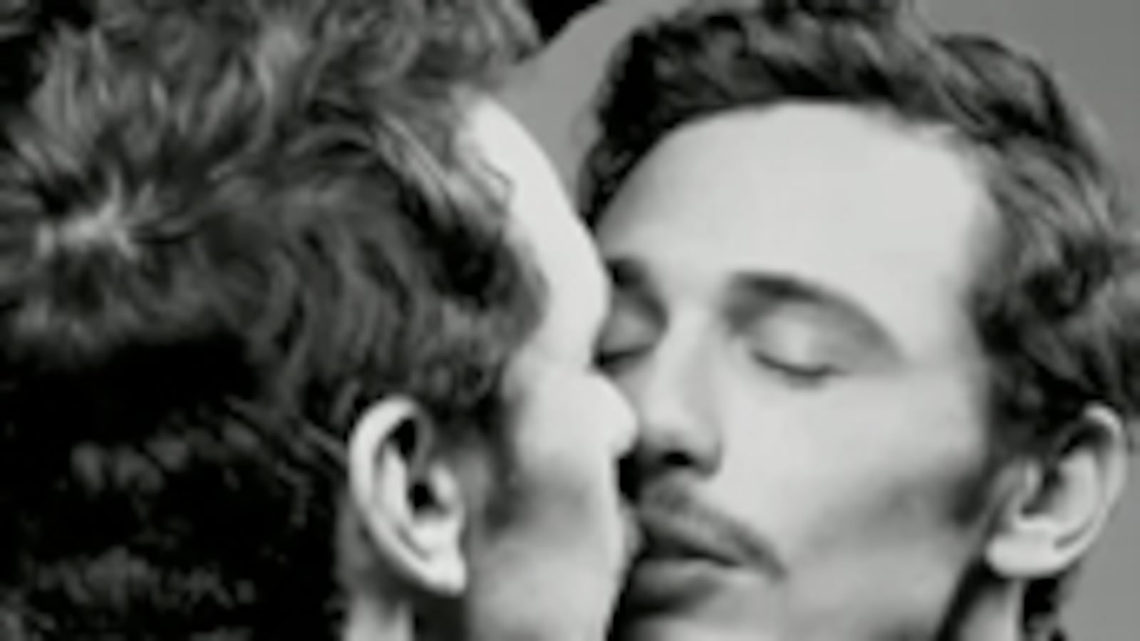 articles/2010/12/30/glee-snl-modern-family-james-franco-and-more-memorable-kisses-2010/video-best-kisses-2010_148452_cequzw