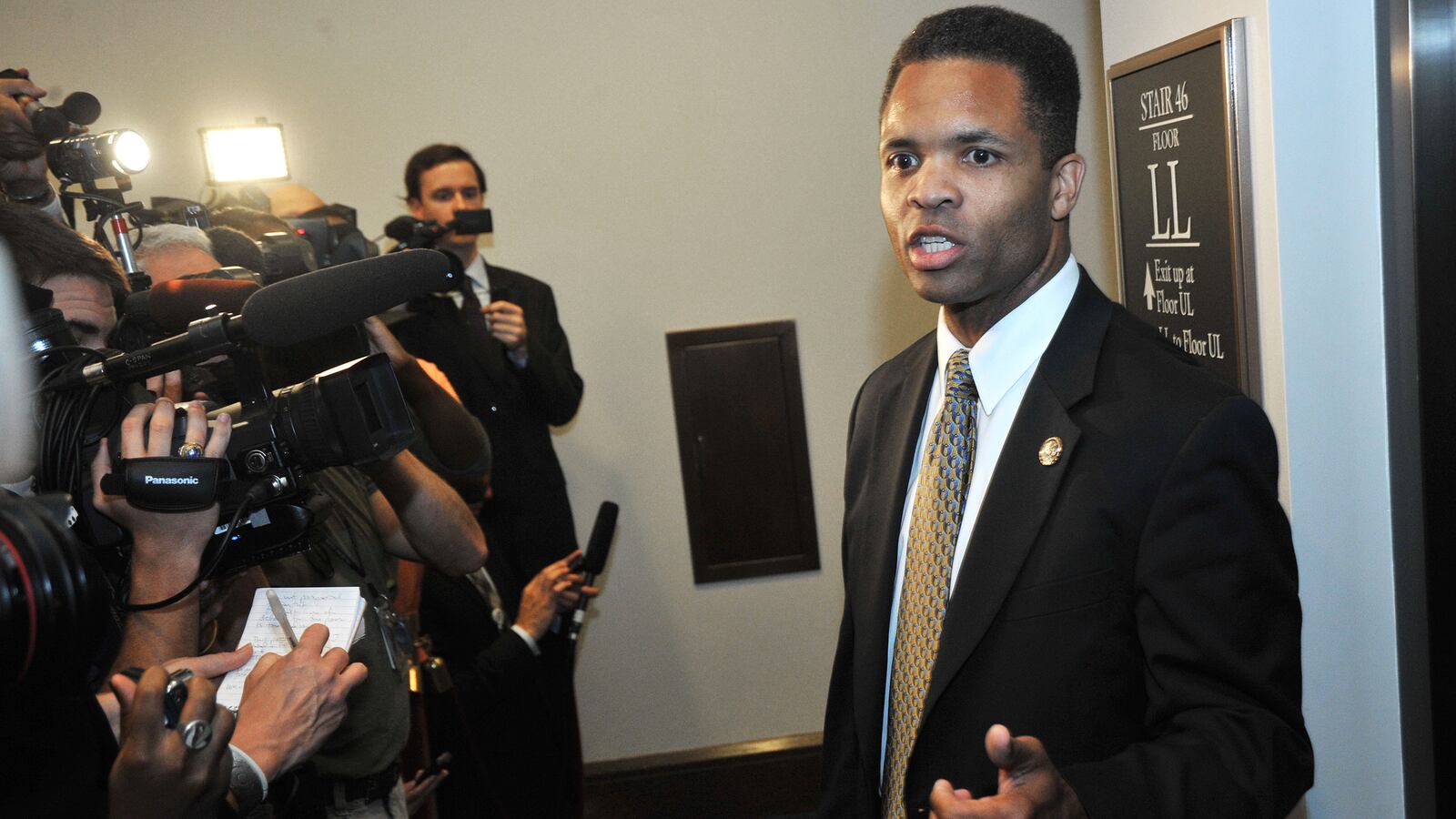 articles/2012/11/22/why-jesse-jackson-jr-s-leave-of-absence-was-allowed/warren-jesse-jackson-tease_wwbomu