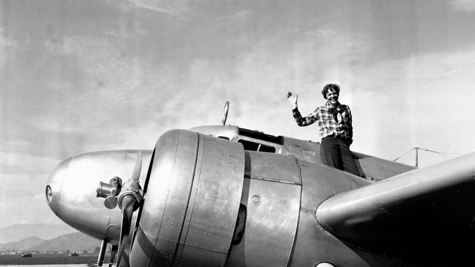 articles/2012/06/03/amelia-earhart-breakthrough-don-t-bet-on-it/amelia-earhart-irving_nv3dhd