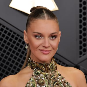 Kelsea Ballerini wore a slick-back bun at the 2026 Grammy Awards.