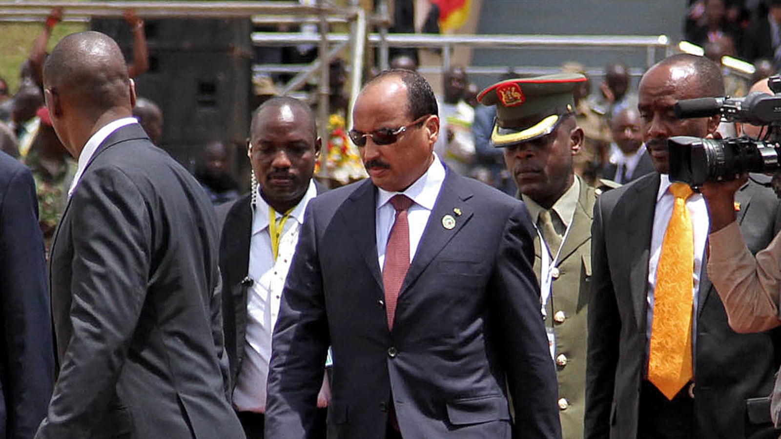 cheats/2012/10/14/mauritanian-president-accidentally-shot/mauritania-president-aziz-shot-cheat_eptsrj