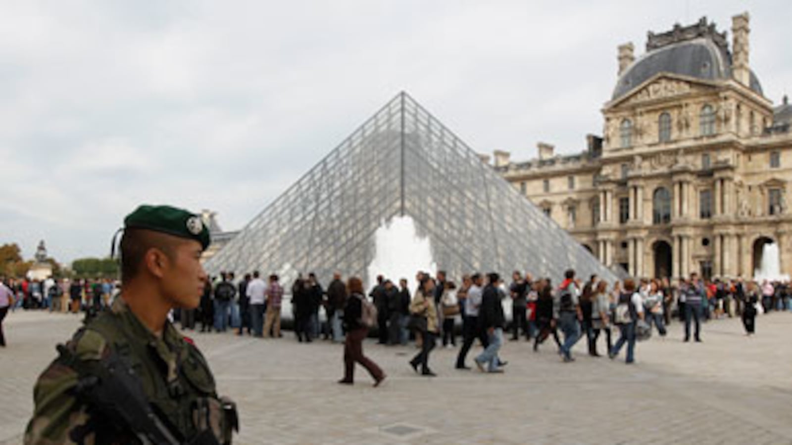 articles/2010/10/03/what-al-qaedas-new-threats-on-europe-mean/riedel-terror-threat_131067_stji5t