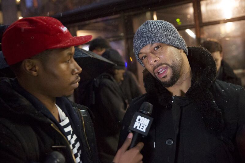 articles/2014/12/11/city-hall-s-favorite-protesters/141210-siegel-city-hall-embed2_u3hlil