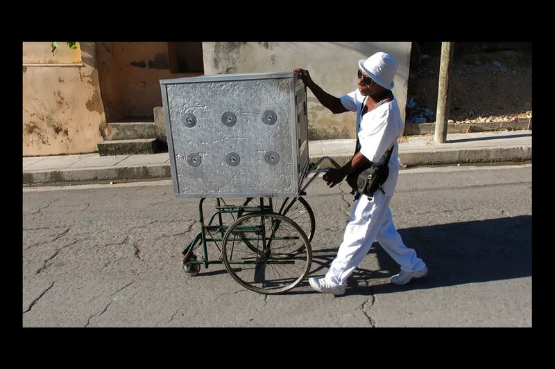 articles/2013/10/16/neil-leonard-at-stephan-stoyanov-is-the-daily-pic-by-blake-gopnik/hawker-daily-pic_qw1dk3