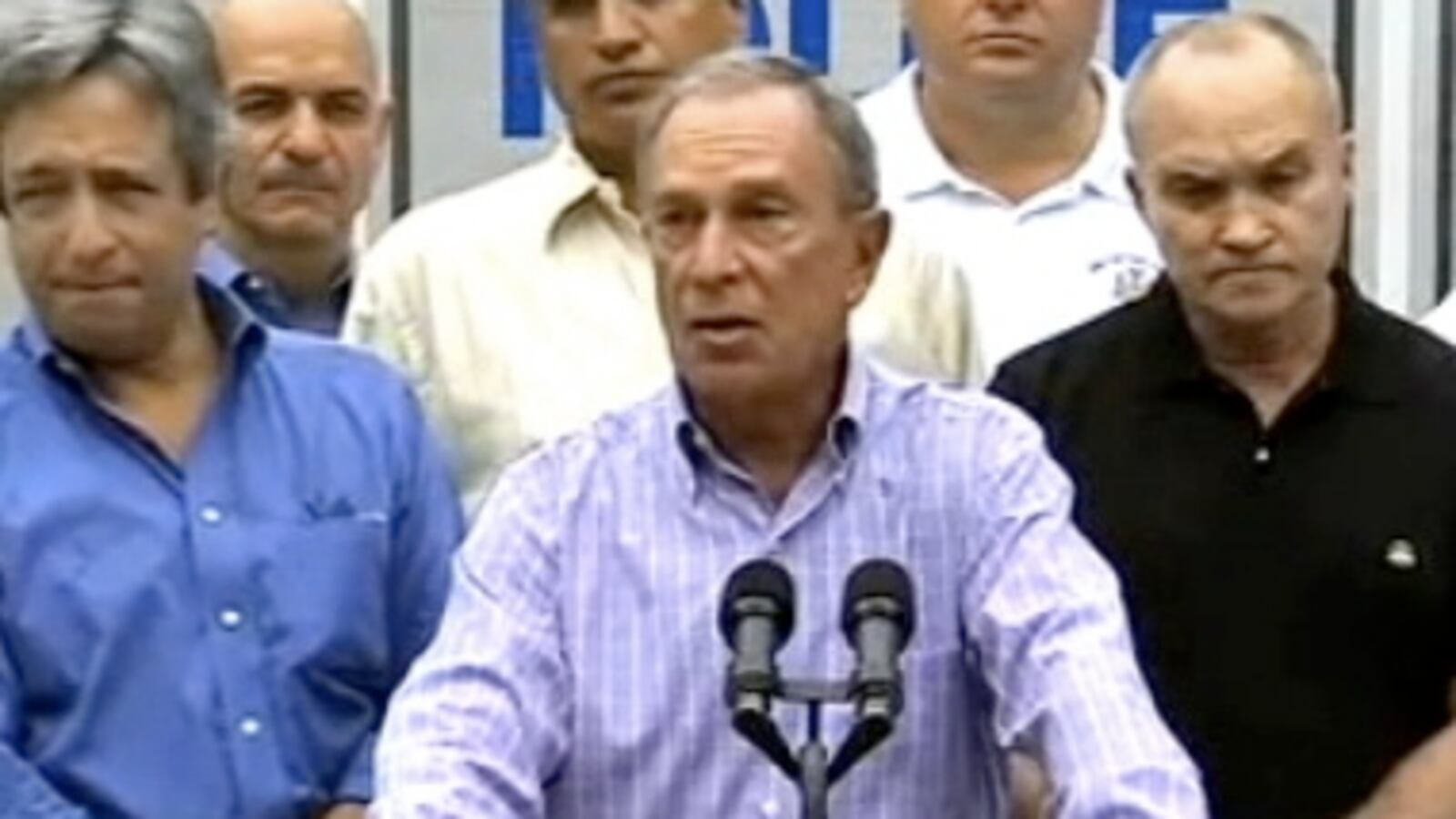 cheats/2011/08/27/bloomberg-evacuation-time-over/110827-youtube-bloomberg-surfers-1200_m9lthj