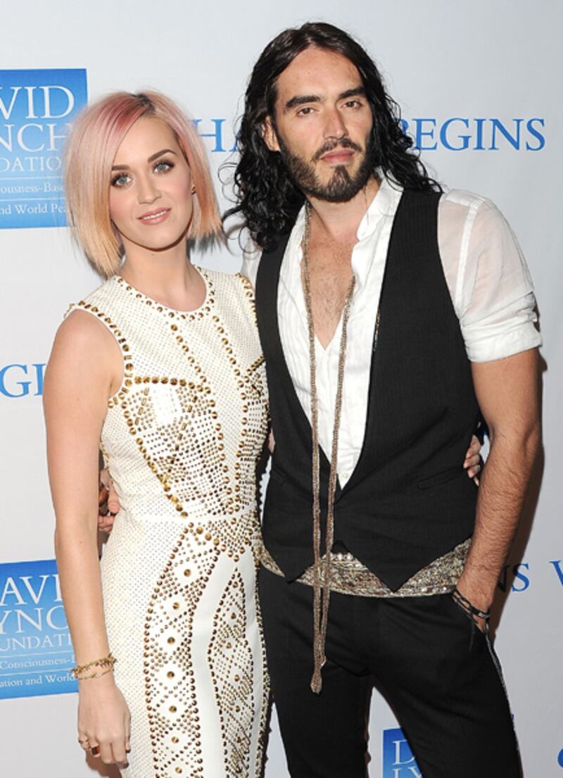 galleries/2012/01/02/katy-perry-and-russell-brand-s-divorce-and-other-year-end-breakups-photos/year-end-breakups-katy-perry-russell-brand_qaxpfl