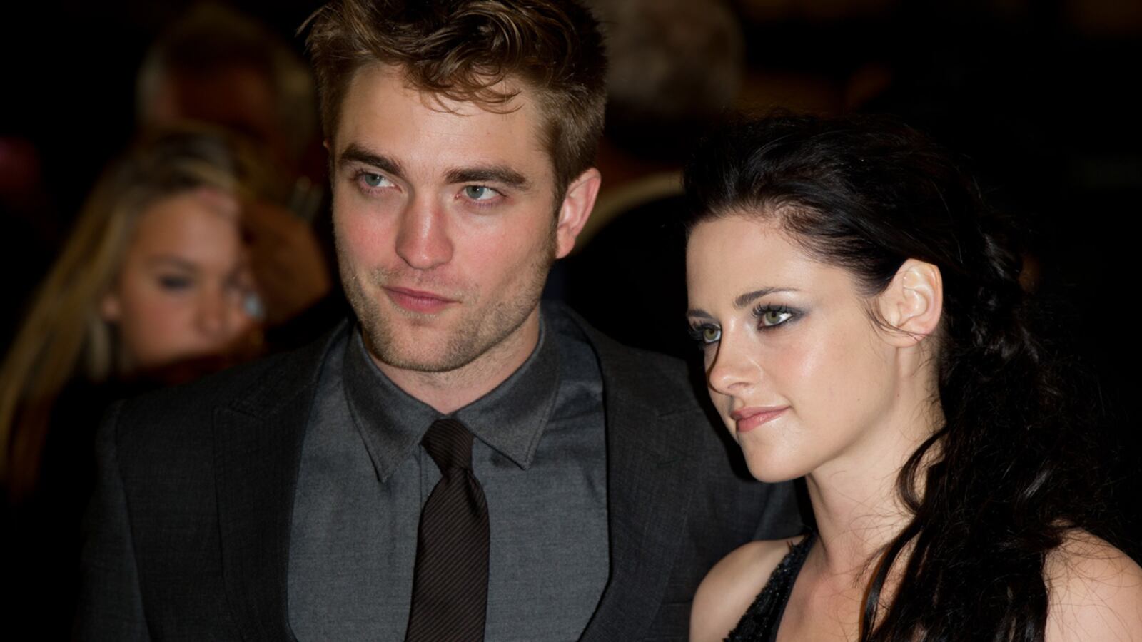 cheats/2012/09/19/k-stew-r-patz-secretly-meet/pattinson-stewart-hanging-out-cheat_h0yyoz