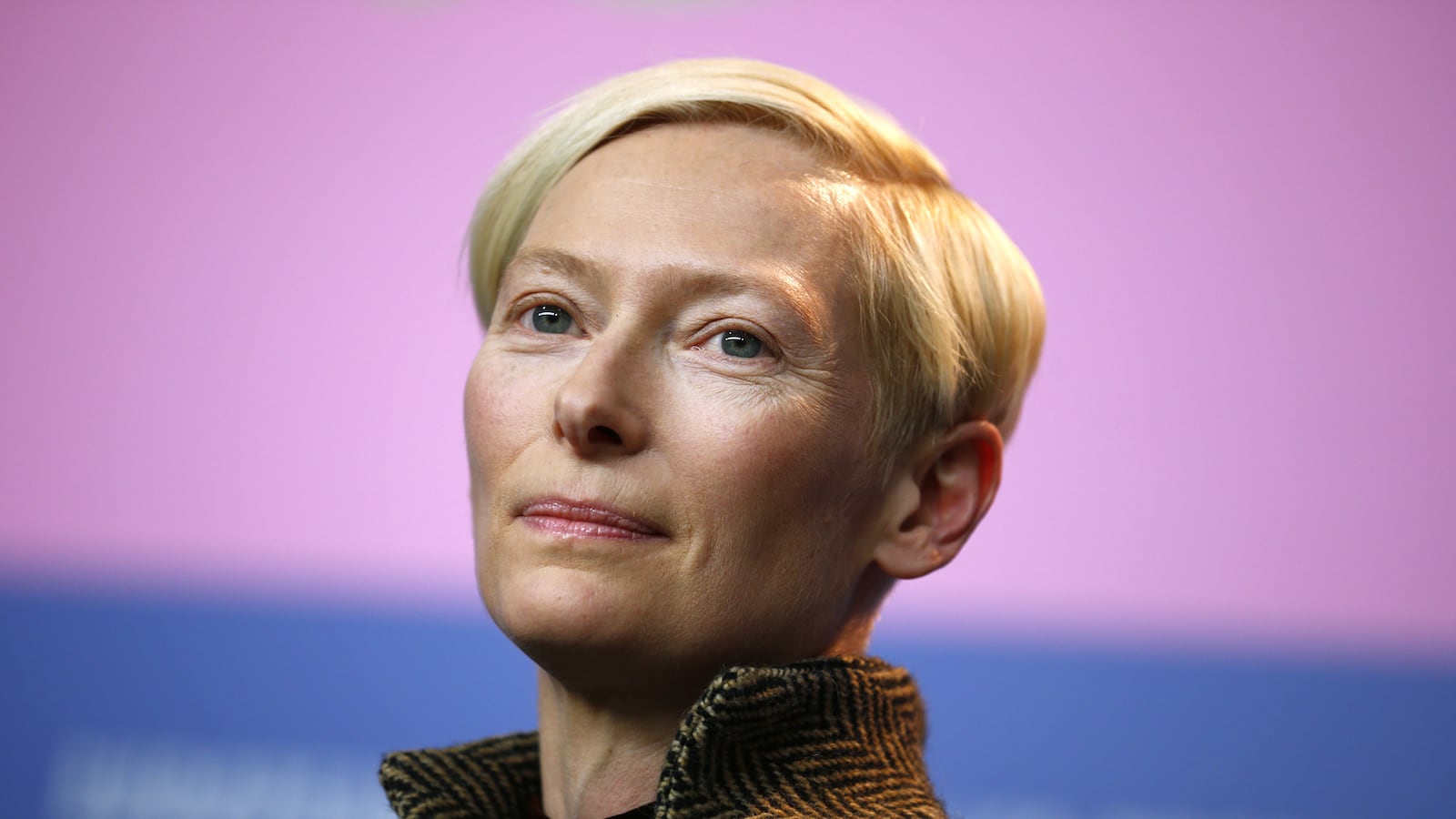 articles/2014/03/11/tilda-swinton-blasts-putin-at-sxsw-discusses-only-lovers-left-alive-and-my-cousin-david-bowie/140310-stern-swinton-tease_tfcax5