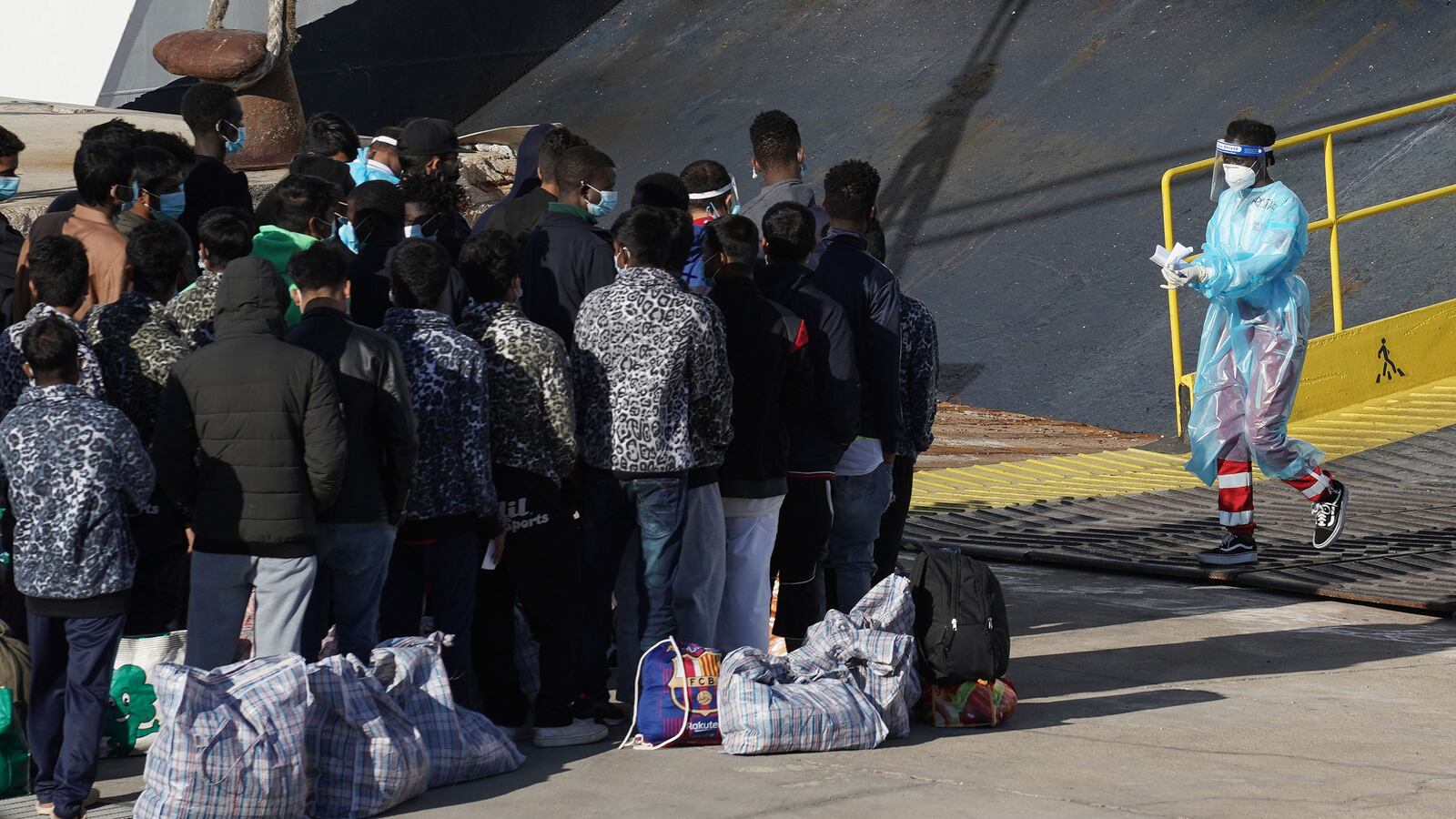 201201-Einashe-sicily-migrants-tease_ddek1d