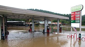 cheats/2010/06/12/search-for-ark-flood-survivors/arkasas-flash-flood_aeu8pb