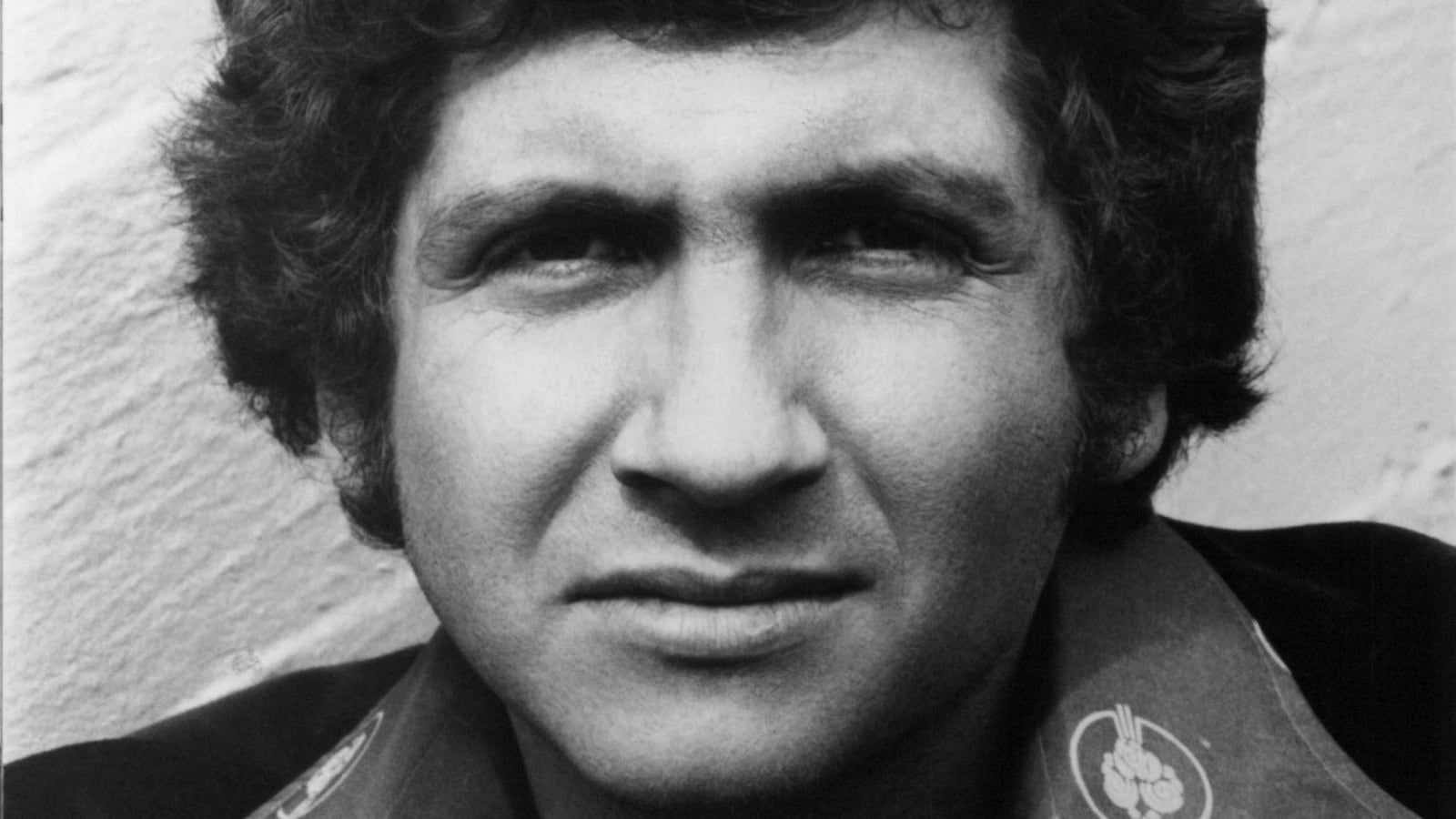 Faces at the game: Merv Griffin, Joe Kapp, Mitchell Ryan, Jon Korkes from the film 'Two-Minute Warning', 1976. (Photo by Universal/Getty Images)