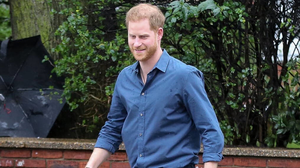 2020-05-06T145113Z_1588776670_CVMDENCEAE45C7XBBAAX4F0AXAA67X3522A91297AB_RTRFIPP_4_COVER-SHOWBIZ_ya5ogn