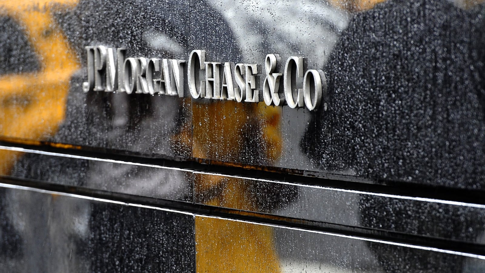 cheats/2012/06/11/jpmorgan-execs-knew-about-risks/jp-morgan-financial-cheat_wy9siz