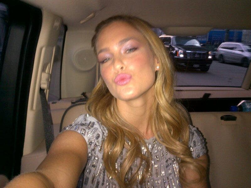 galleries/2012/02/15/dianna-agron-coco-rocha-more-celebrity-social-media-pictures-photos/twitpics-refaeli_c0slgw