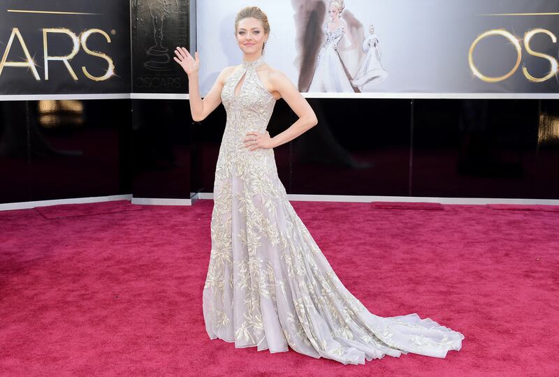 galleries/2013/02/24/best-of-the-2013-oscars-red-carpet-photos/130224-oscar-red-carpet-seyfried_lc3nqy