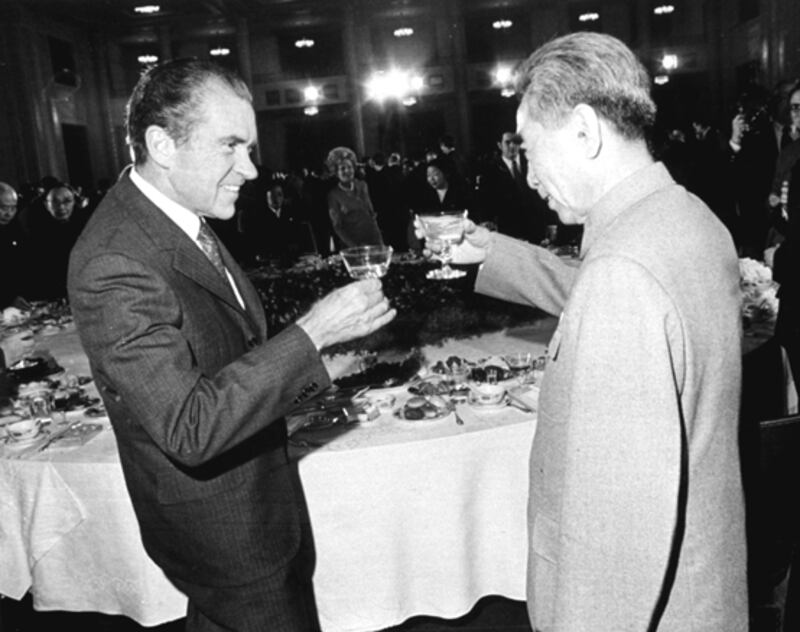 galleries/2010/11/04/boozy-politicians/politicians-drinking---nixon_esklxb