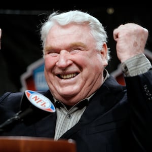 2006-02-04T120000Z_27185200_GM1DRWRHQRAA_RTRMADP_3_SPORT-NFL_gzjv6r