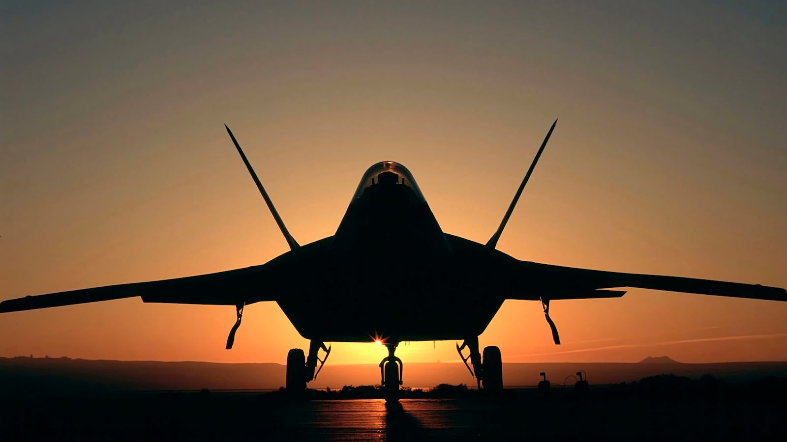 articles/2014/10/13/how-the-pentagon-strangles-its-most-advanced-stealth-warplanes/141011-sweetman-bombers-tease_ggs7dm