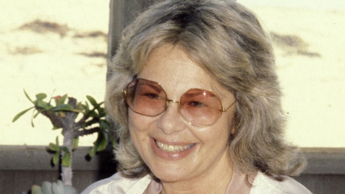 cheats/2011/10/16/former-agent-sue-mengers-dies/sue-mengers-dies-cheat_kklyka