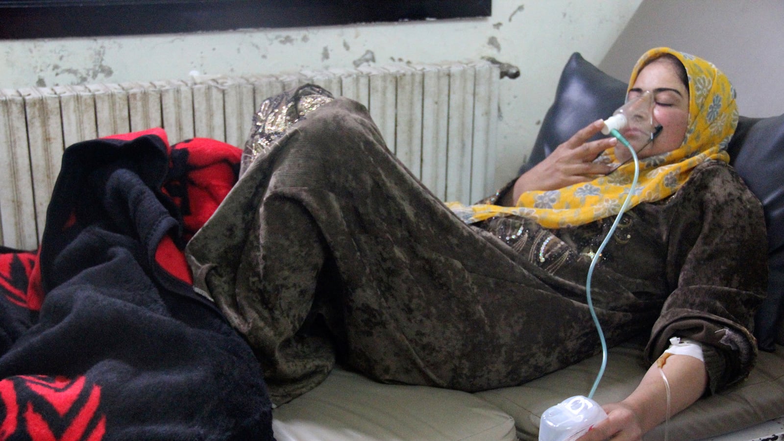 articles/2014/05/01/western-intelligence-suspects-assad-has-a-secret-chemical-stockpile/140429-dickey-syria-tease_dzeywb