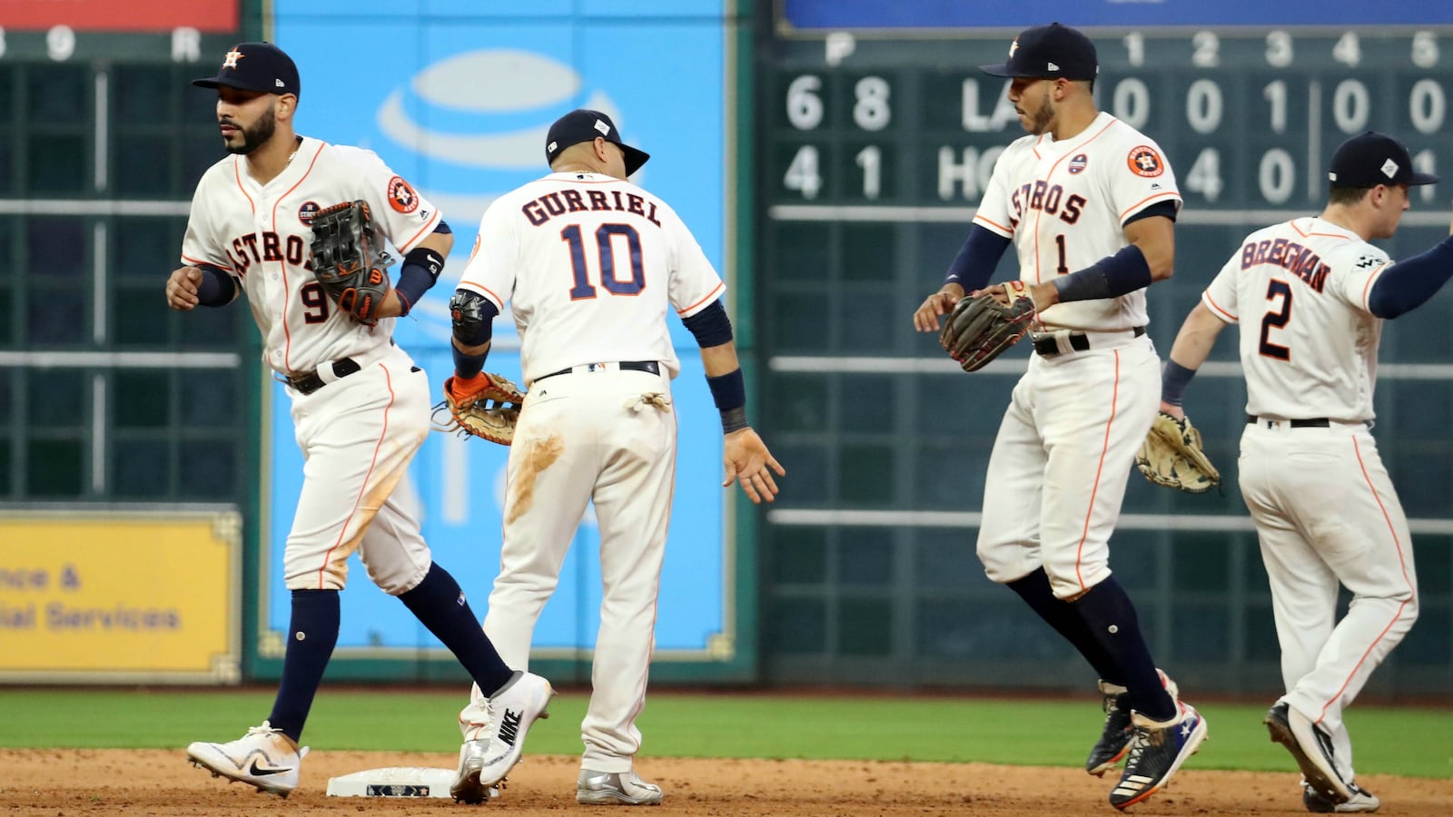171028-astros-dodgers-racist-gesture-cheat_qtemlg