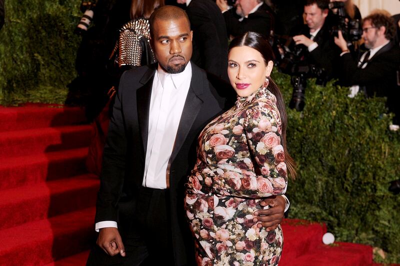 articles/2013/06/19/seven-conspiracy-theories-about-kim-kardashian-s-early-baby-delivery/130618-kardashian-pregnancy-konspiracies-tease_bcbuql