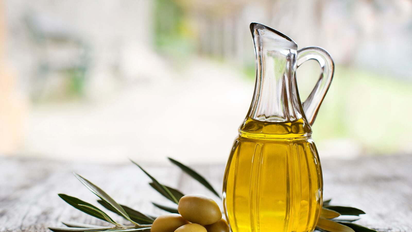 articles/2015/09/14/olive-oil-reduces-breast-cancer-risk/150914-haglage-olive-oil-breasts-tease_a0nbg2