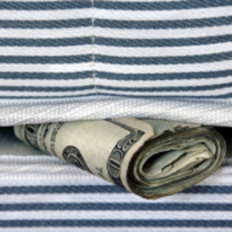 articles/2009/03/23/heinous-investment-advice/borowitz-heinous-advice-money-mattress_19120_g6la5n