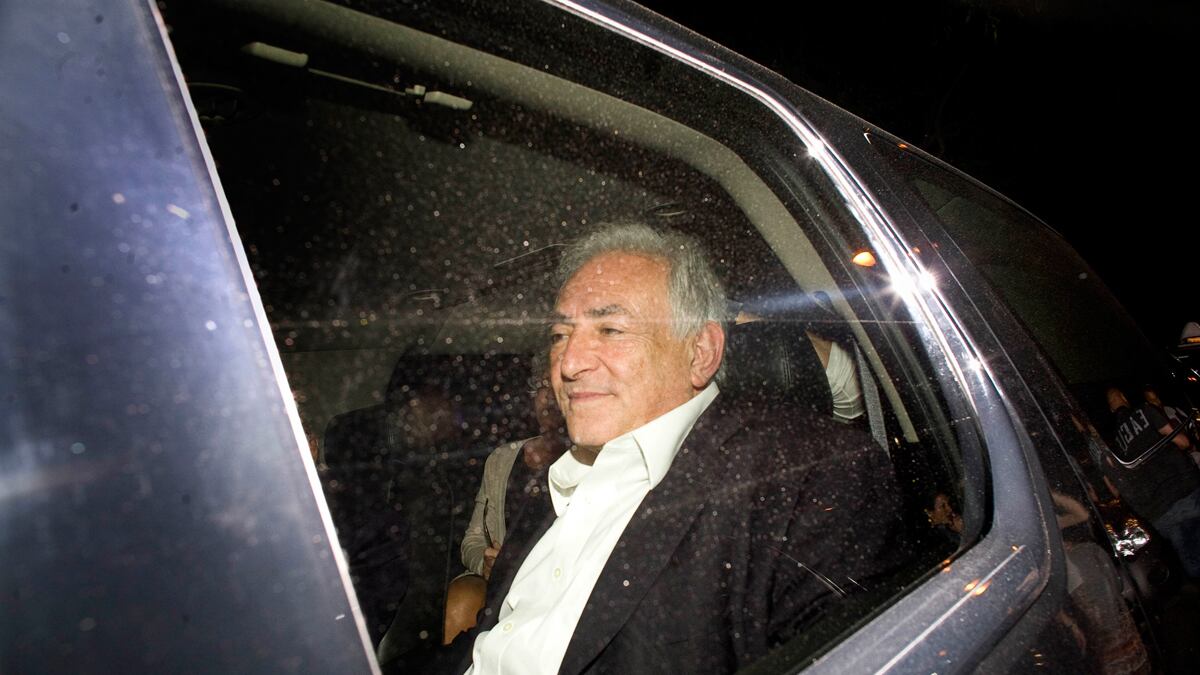 cheats/2011/07/02/strauss-kahn-dines-out-with-wife/strauss-kahn-dinner-restaurant-scalinatella-cheat_pkky7c