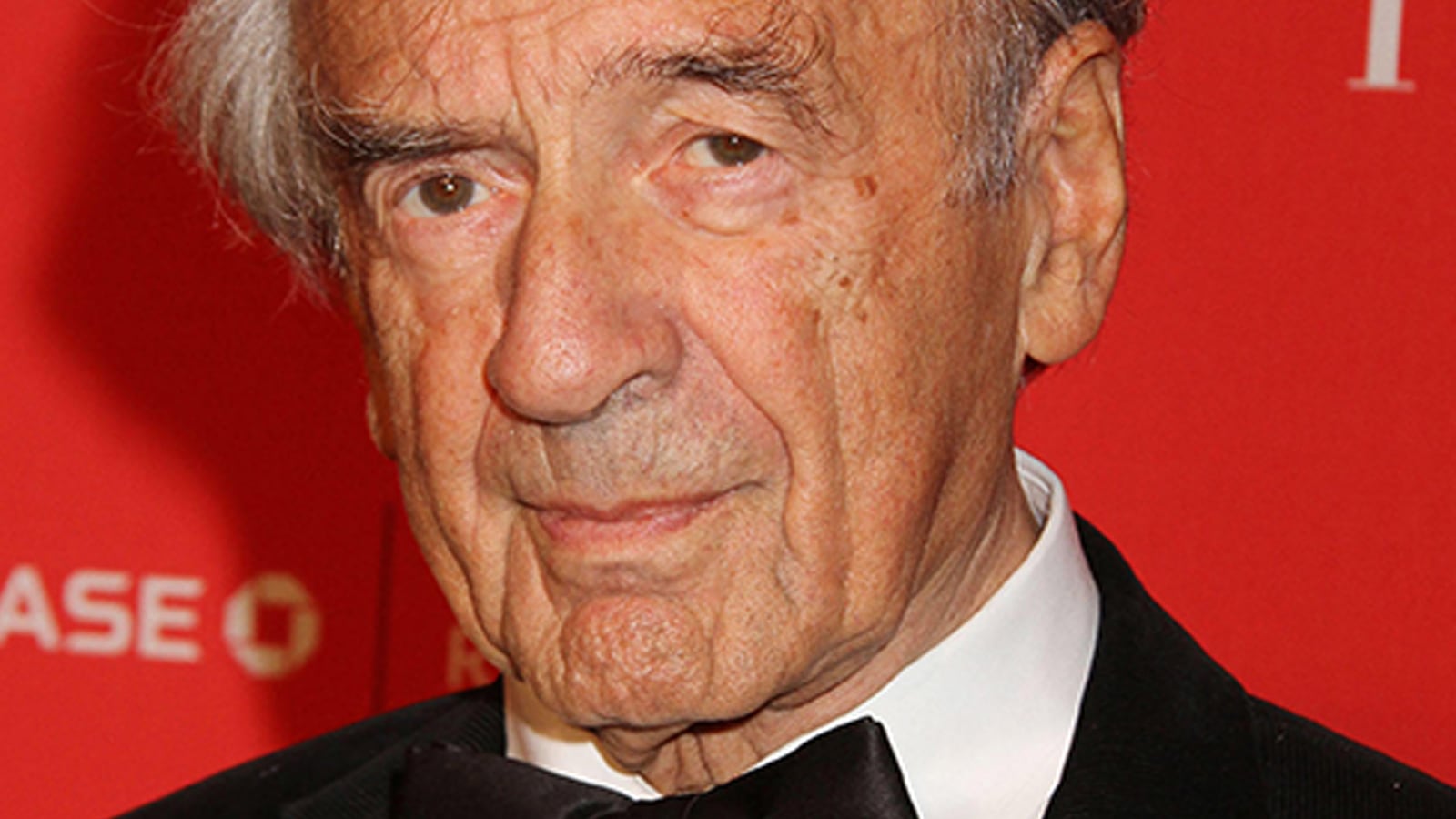 cheats/2016/07/02/holocaust-survivor-elie-wiesel-dies-at-87/160702-elie-wiesel-cheat_idre5c