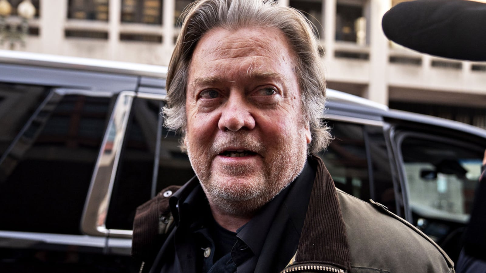 220107-Bredderman-Steve-Bannon-tease_qht64q