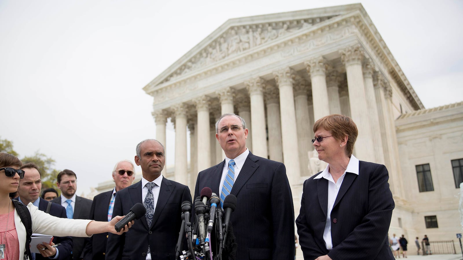 cheats/2014/06/25/supreme-court-rules-aereo-is-illegal/140625-aereo-court-cheat_rwb8bm