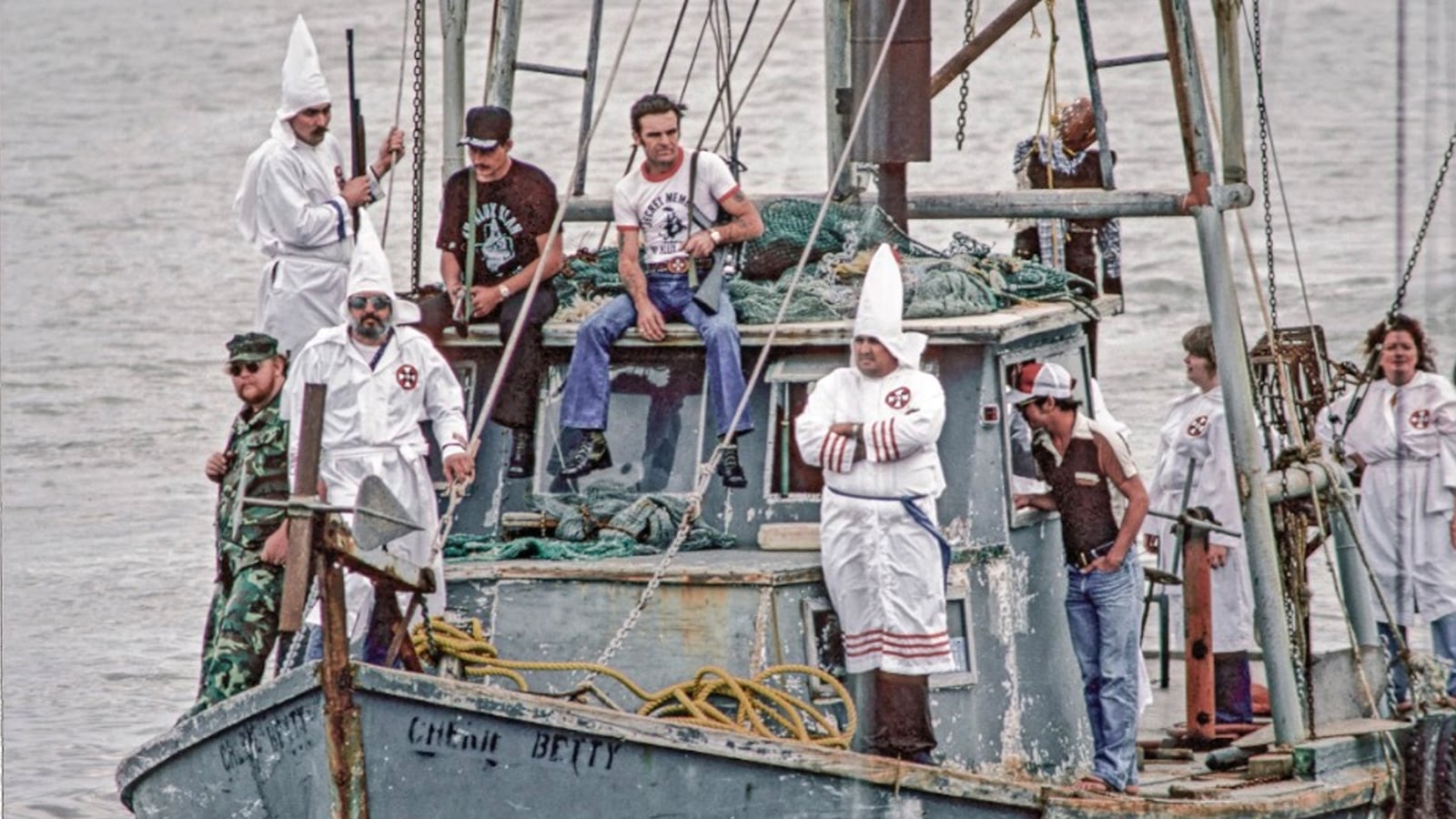 220821-vietnamese-klan-fisherman-hero_vkpqwo