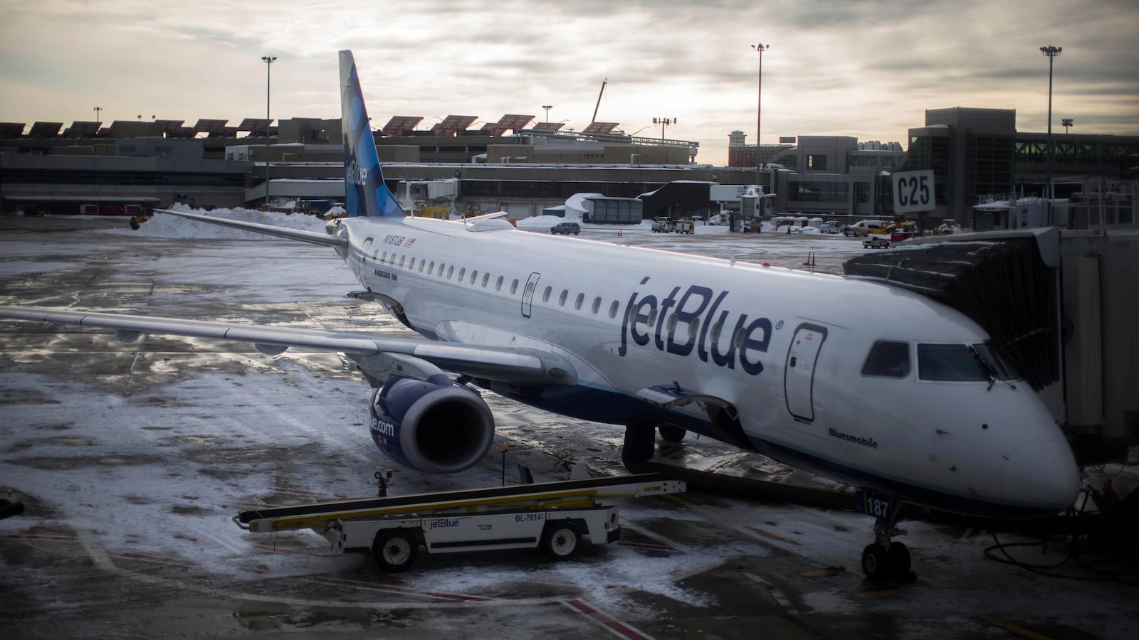 2015-02-10T120000Z_1021510359_GM1EB2B0GH401_RTRMADP_3_USA-WEATHER_tpihjm