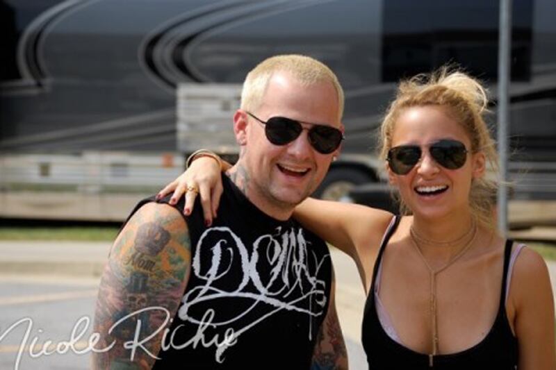 galleries/2011/07/24/best-celebrity-twitter-pictures/nicole-richie-best-celebrity-twitter-pictures_zt9agc