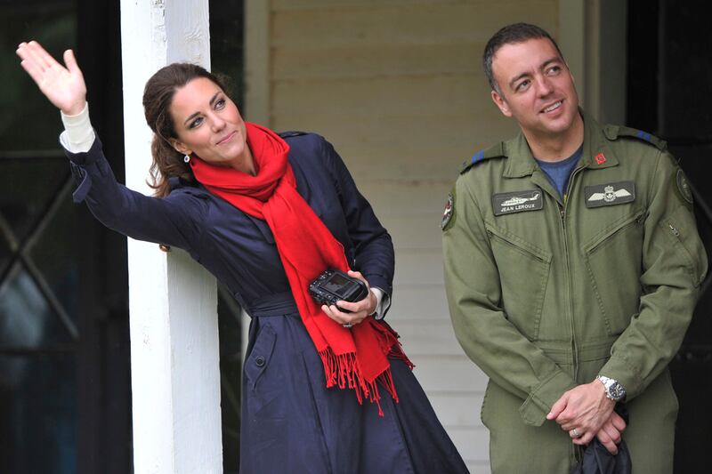 galleries/2011/07/01/royal-tour-of-canada-and-the-united-states/kate-will-canada-wave_i8kdhn